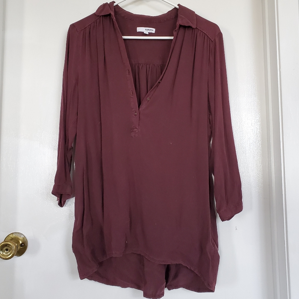 Quarter sleeve, half button maroon top